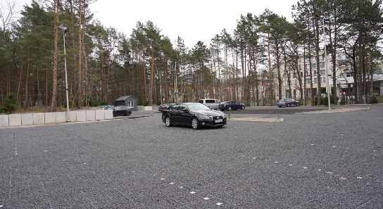 Befestigte Schotterfläche mit Wabengitter auf dem Parkplatz P4 in Swinemünde